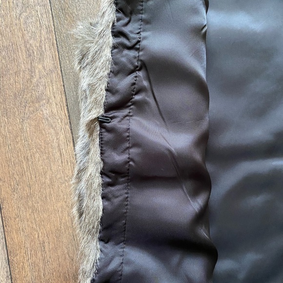 ARITZIA NWOT Talula Park Slope faux fur vest. Size small. Grey/brown colour. - Picture 6 of 8
